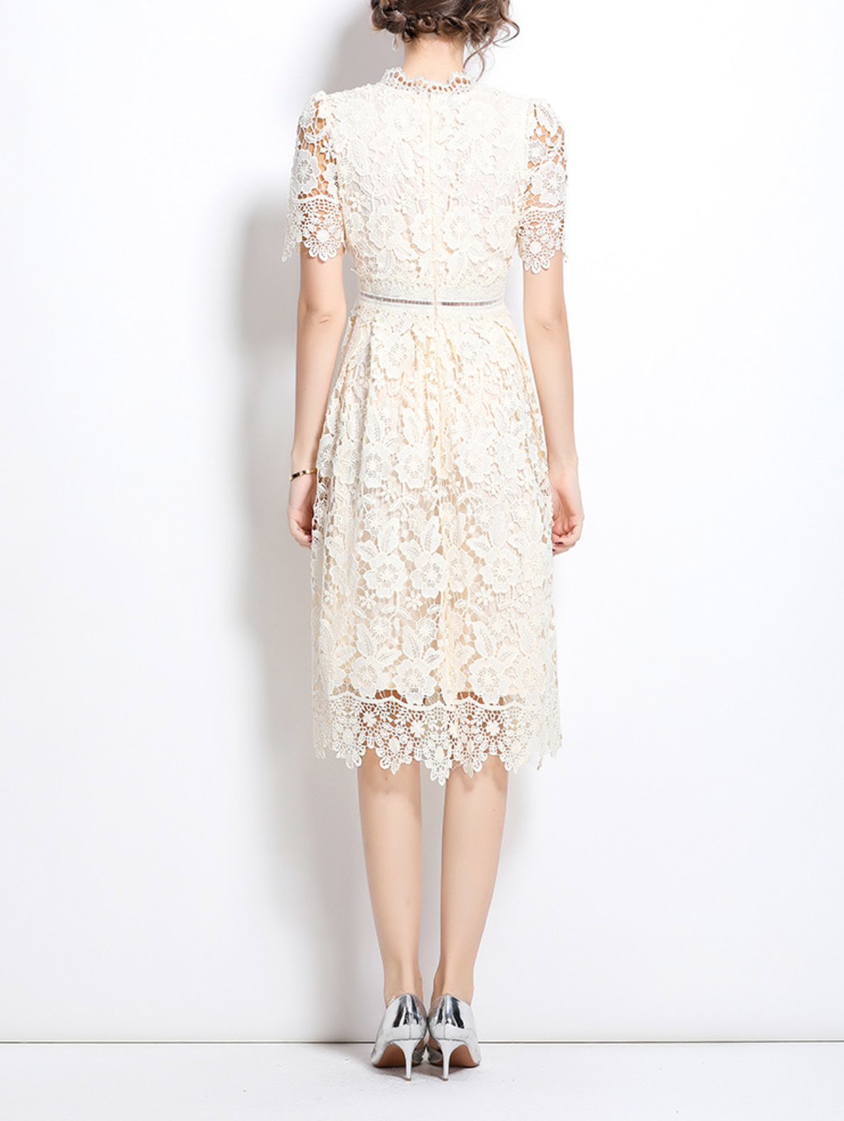 short-sleeve lace midi dress with high neckline – MINTA