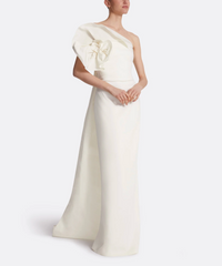 one-shoulder gown with sculptural floral detail – IVONA
