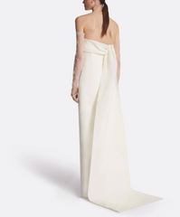 one-shoulder gown with sculptural floral detail – IVONA