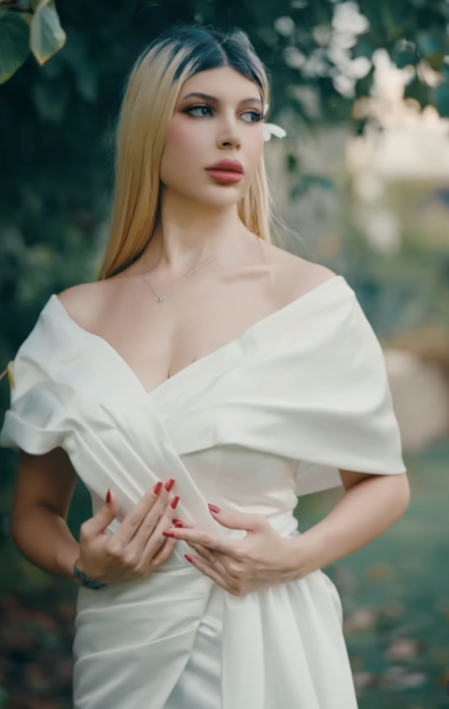 off-shoulder draped gown with bow detail – Hooly