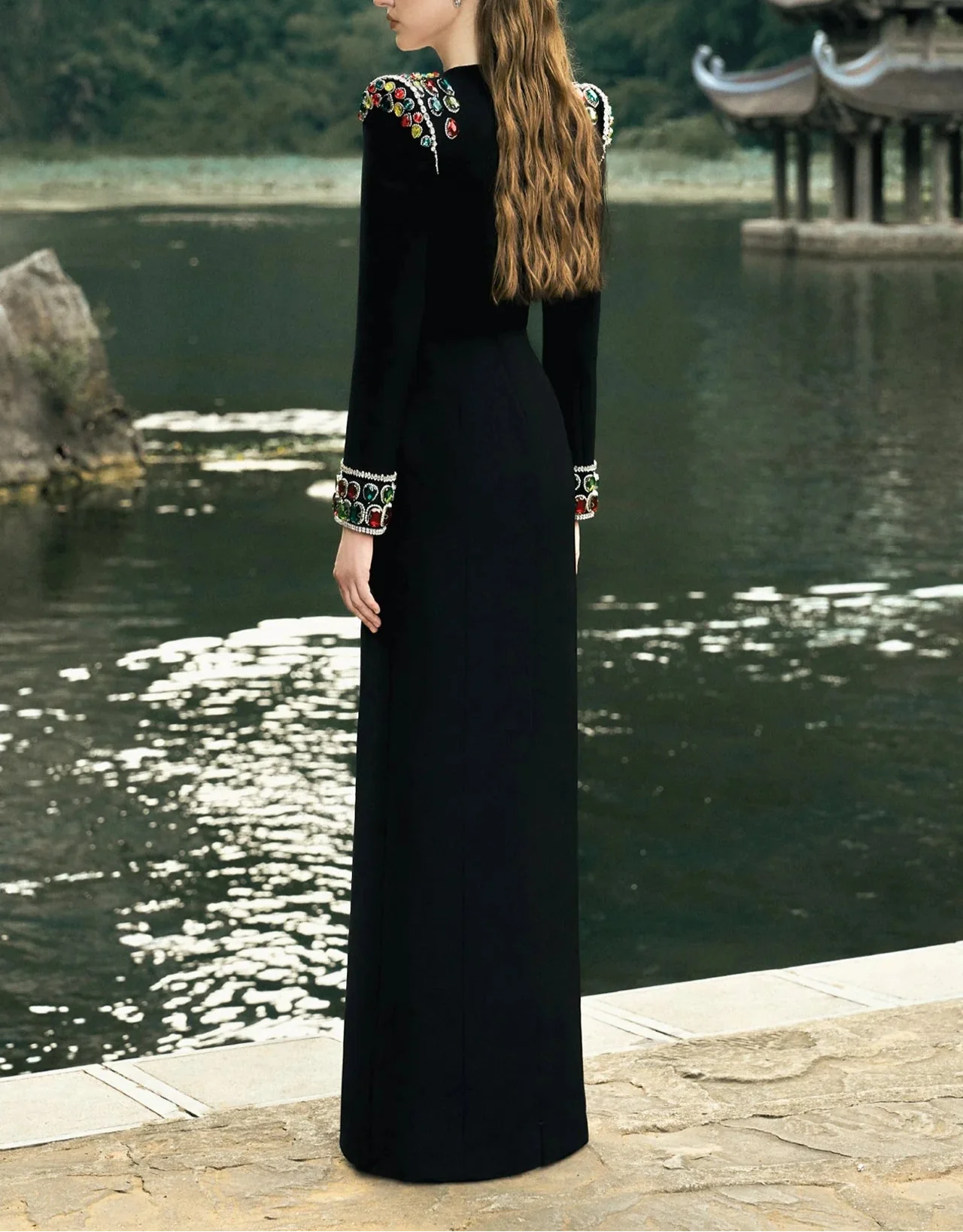 Embellished shoulder column dress with long sleeves – Amonda