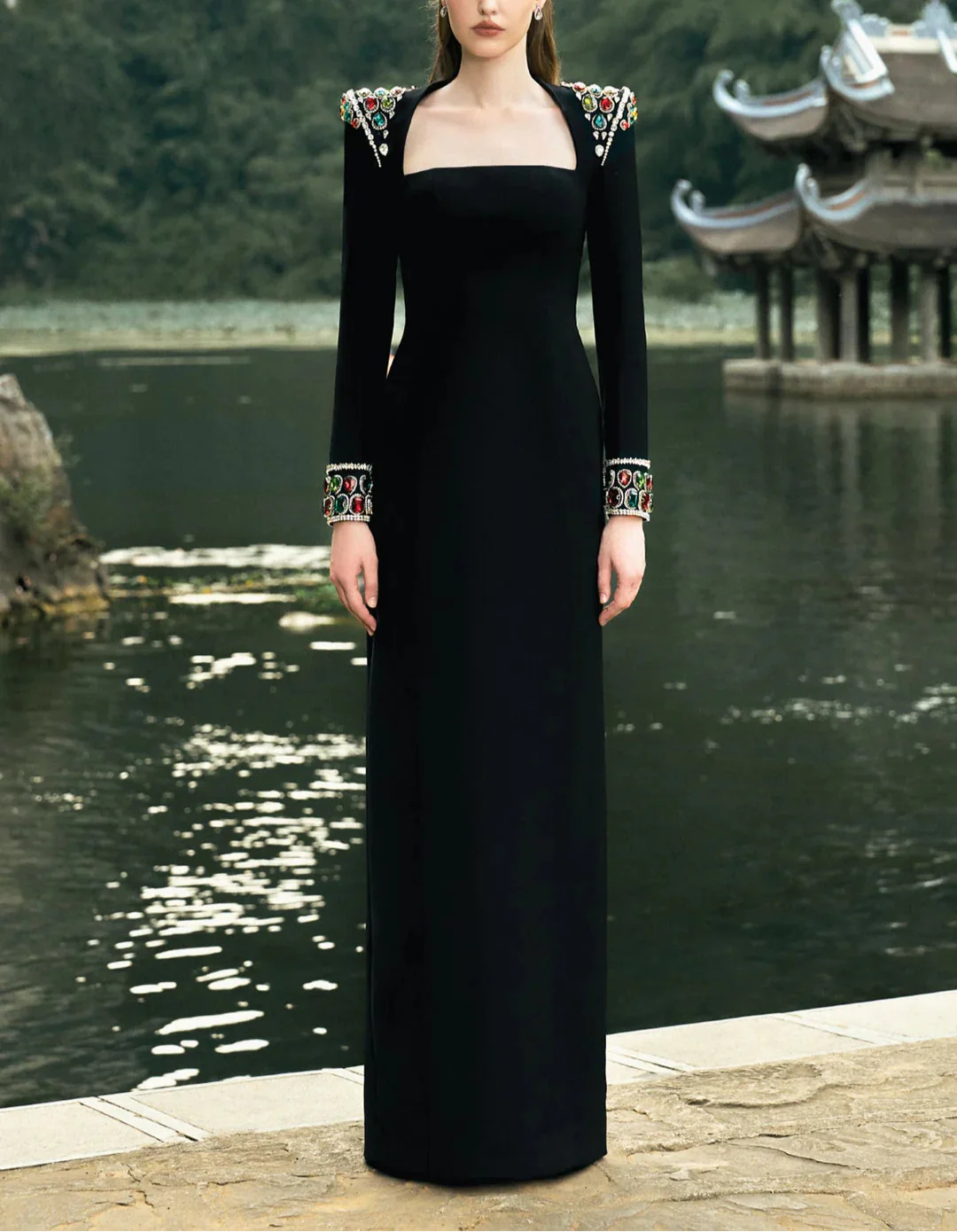 Embellished shoulder column dress with long sleeves – Amonda