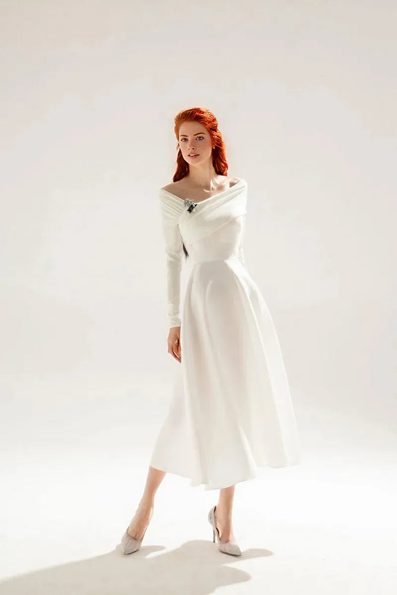 off-shoulder midi dress with floral brooch – Sarien