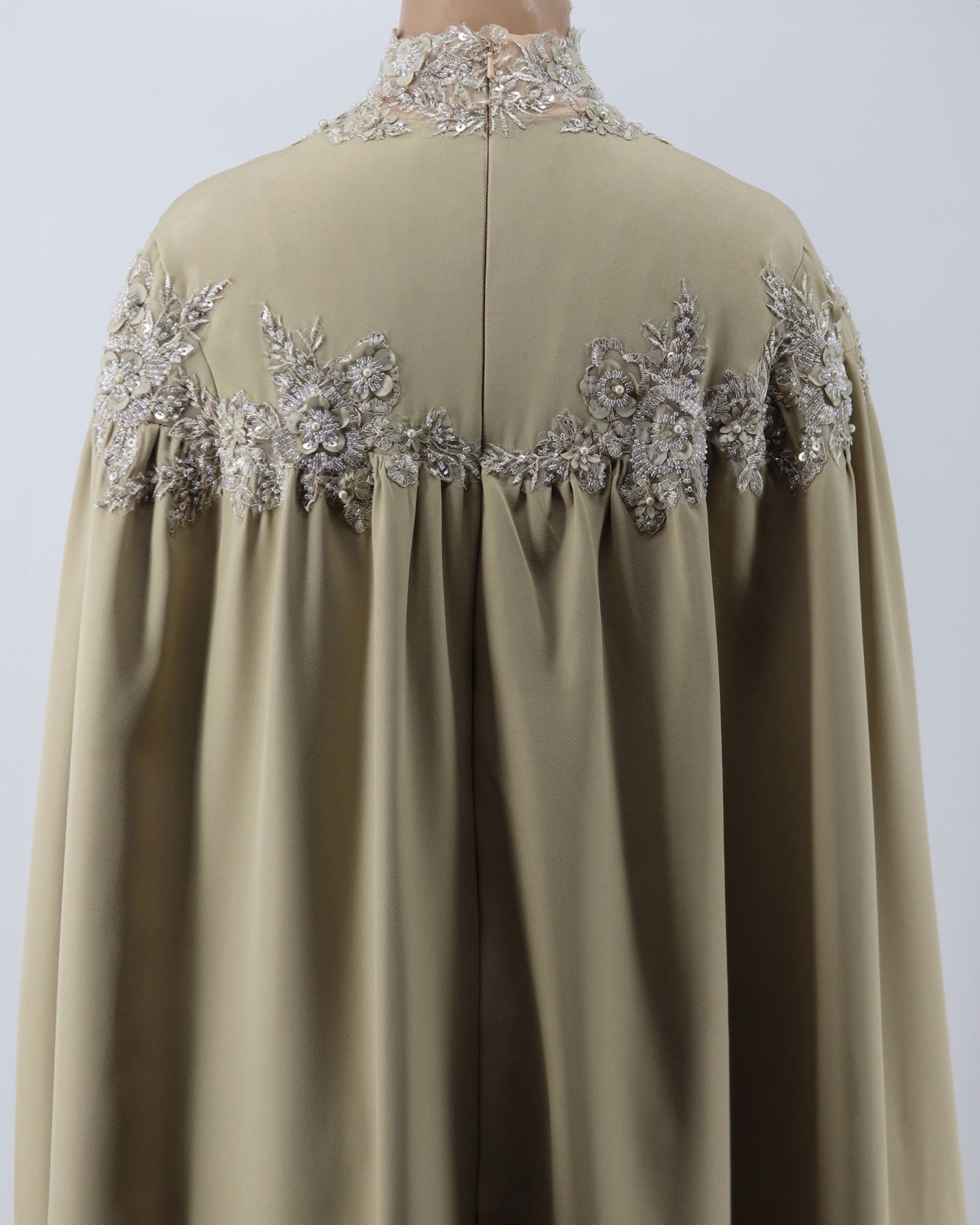Column dress with maxi sleeves - back cape - Qlooza