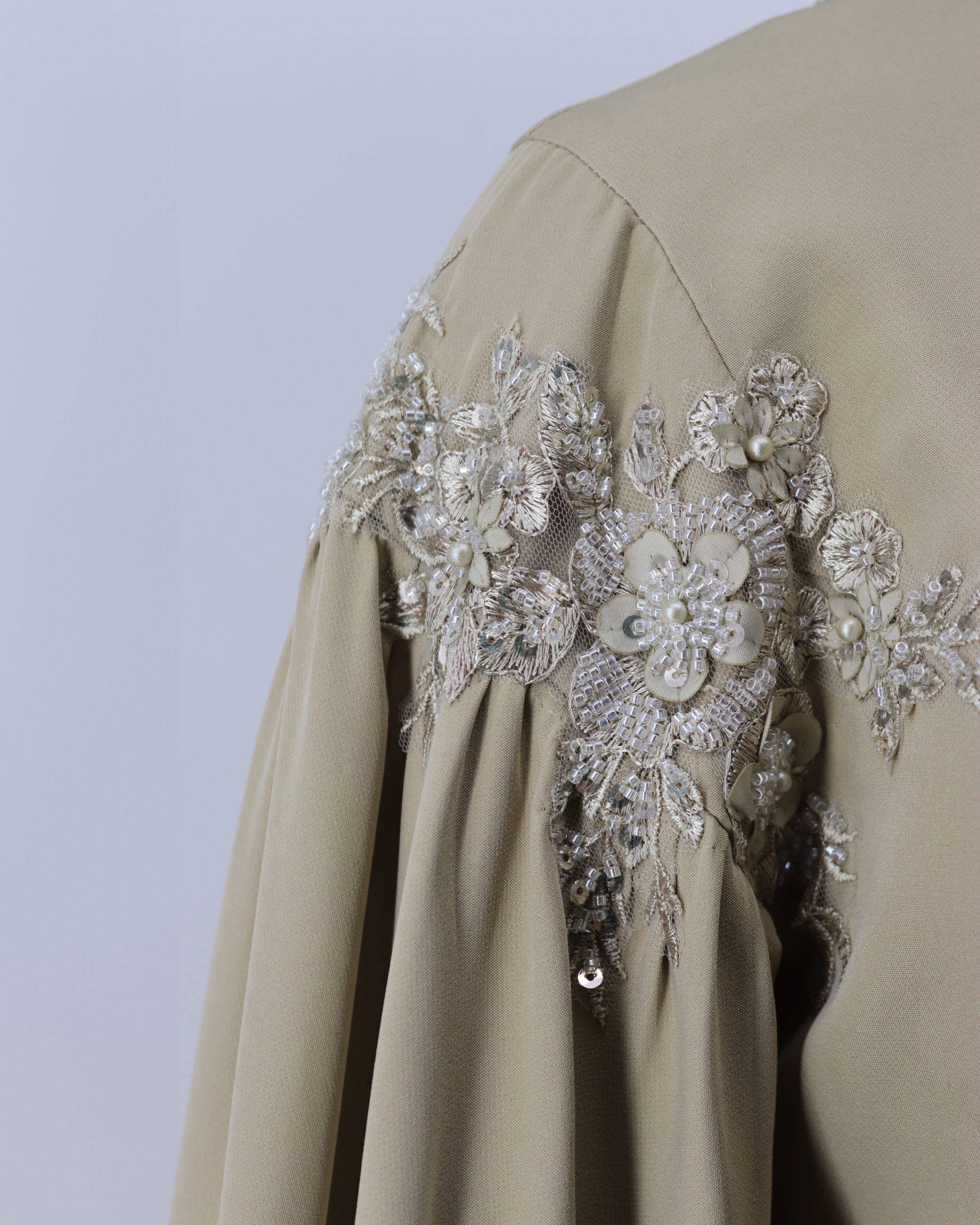 Column dress with maxi sleeves - back cape - Qlooza