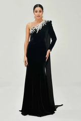 one-shoulder velvet gown with crystal embellishment – Aschi